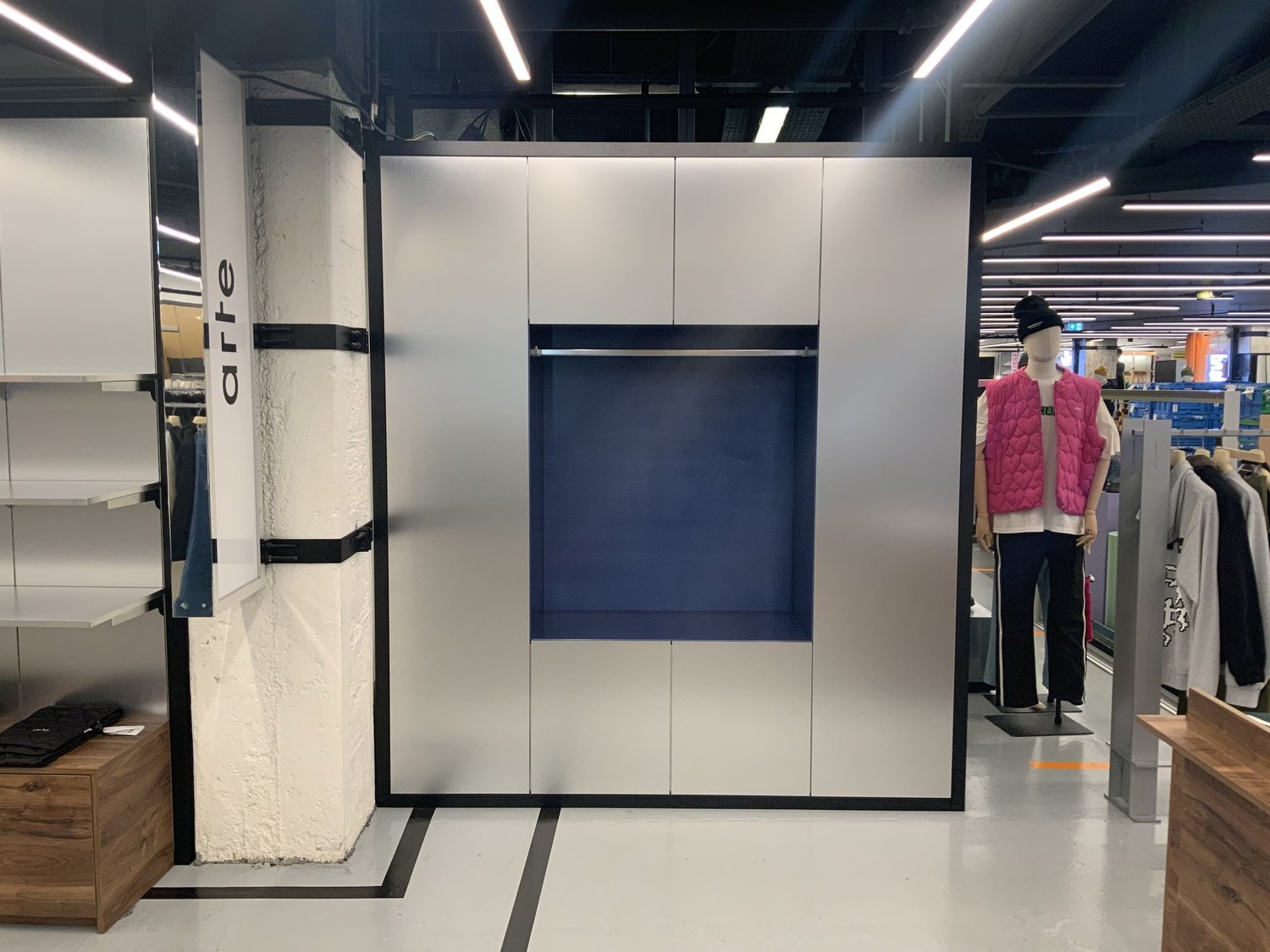 ARTE ANTWERP — Shop-in-shop @ Citadium Parijs