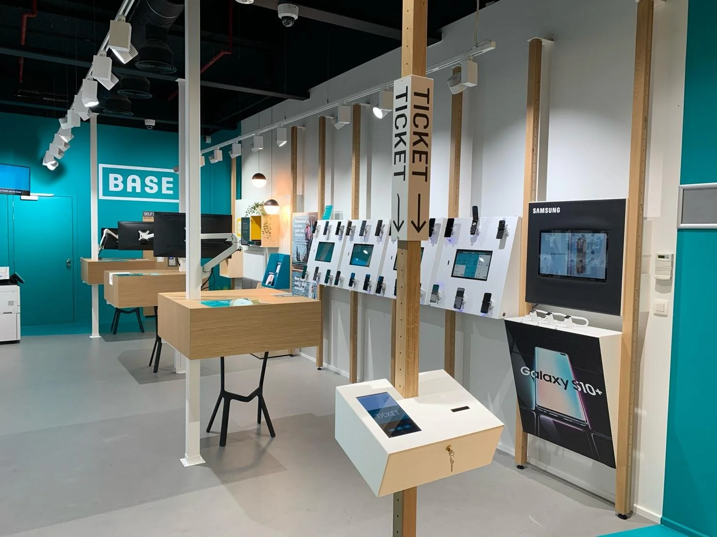 BASE — BASE shops