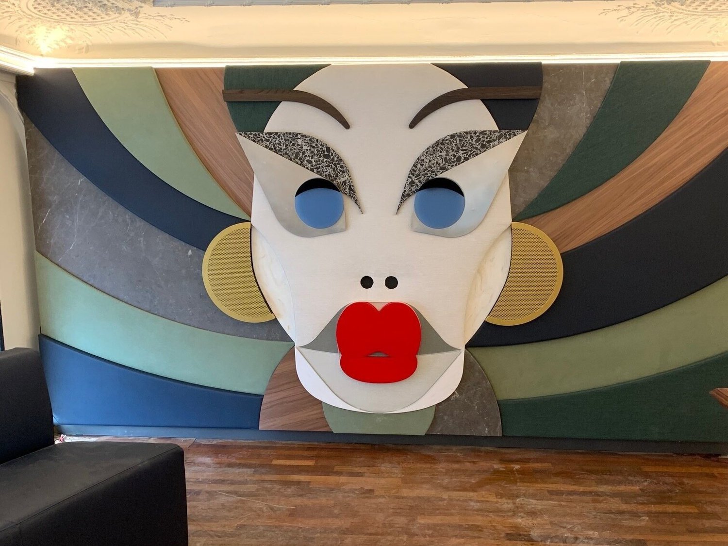 LE GRAND CAFÉ — Le Grand Café — detail
